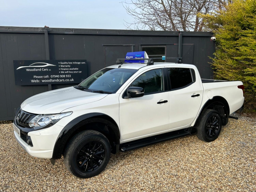 View MITSUBISHI L200 2.4 DI-D DC Challenger