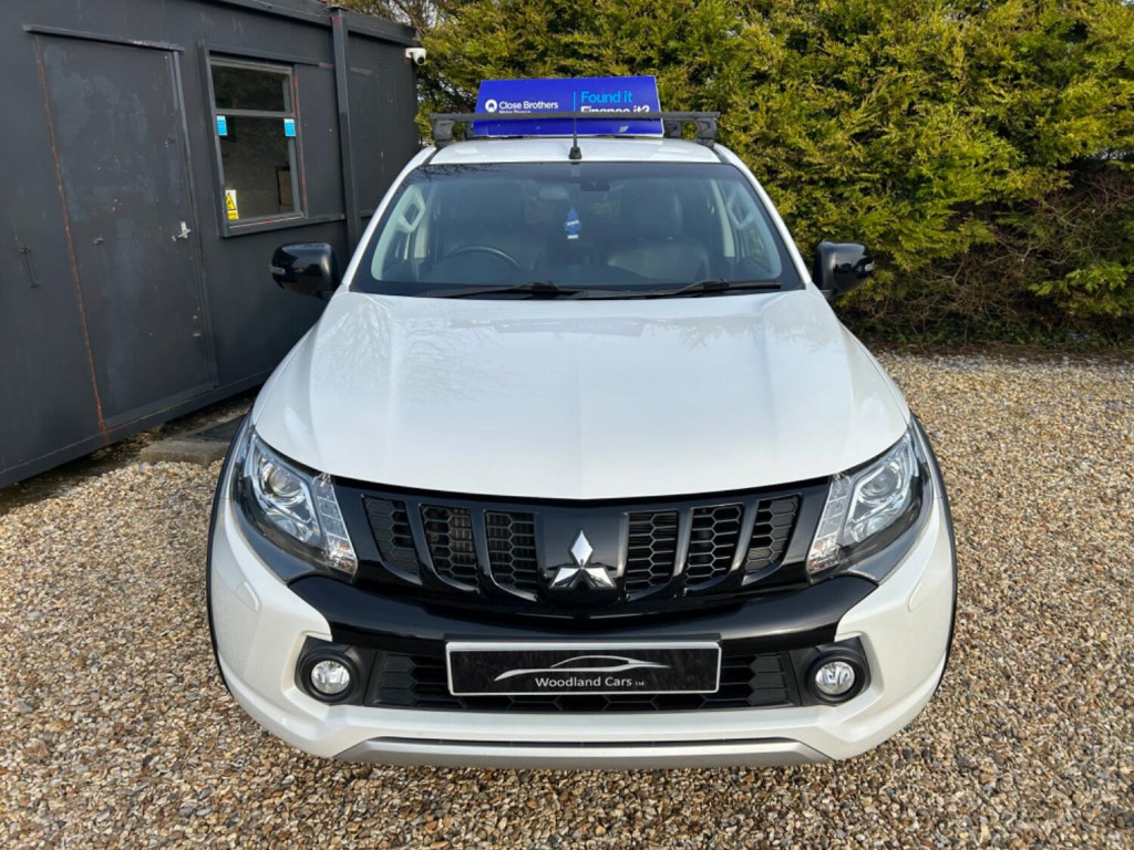 View MITSUBISHI L200 2.4 DI-D DC Challenger