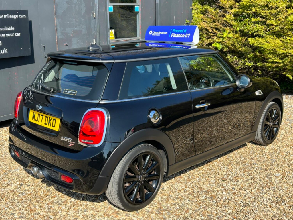 MINI HATCH