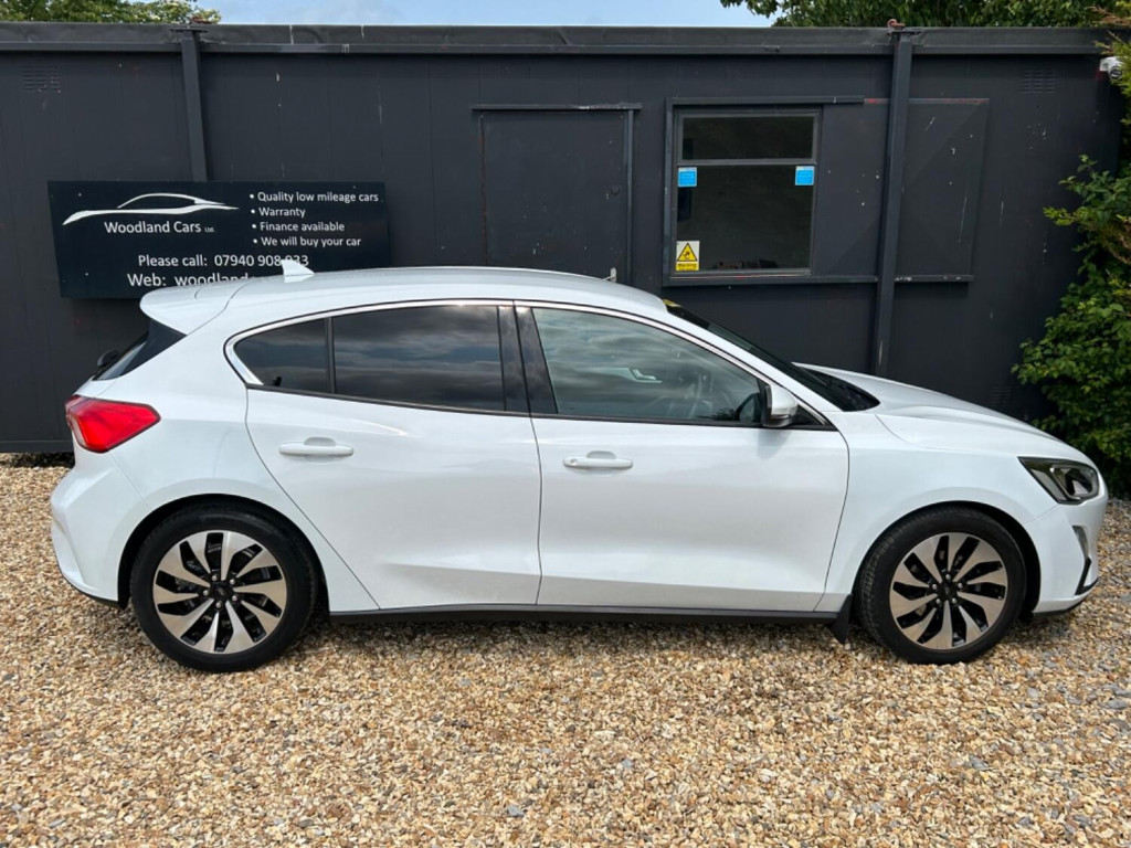View FORD FOCUS 1.0 T EcoBoost Zetec