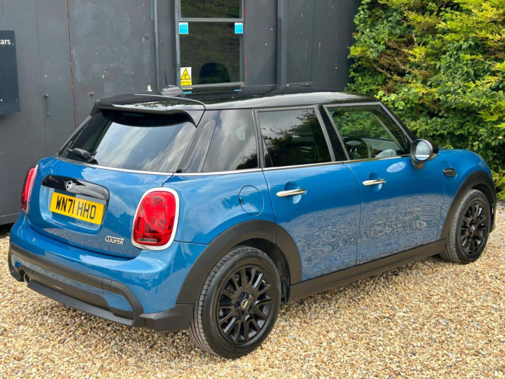 MINI HATCH