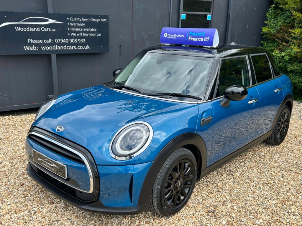 MINI HATCH