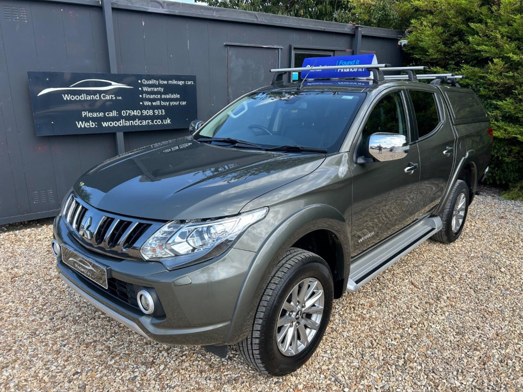 View MITSUBISHI L200 2.4 DI-D DC Warrior