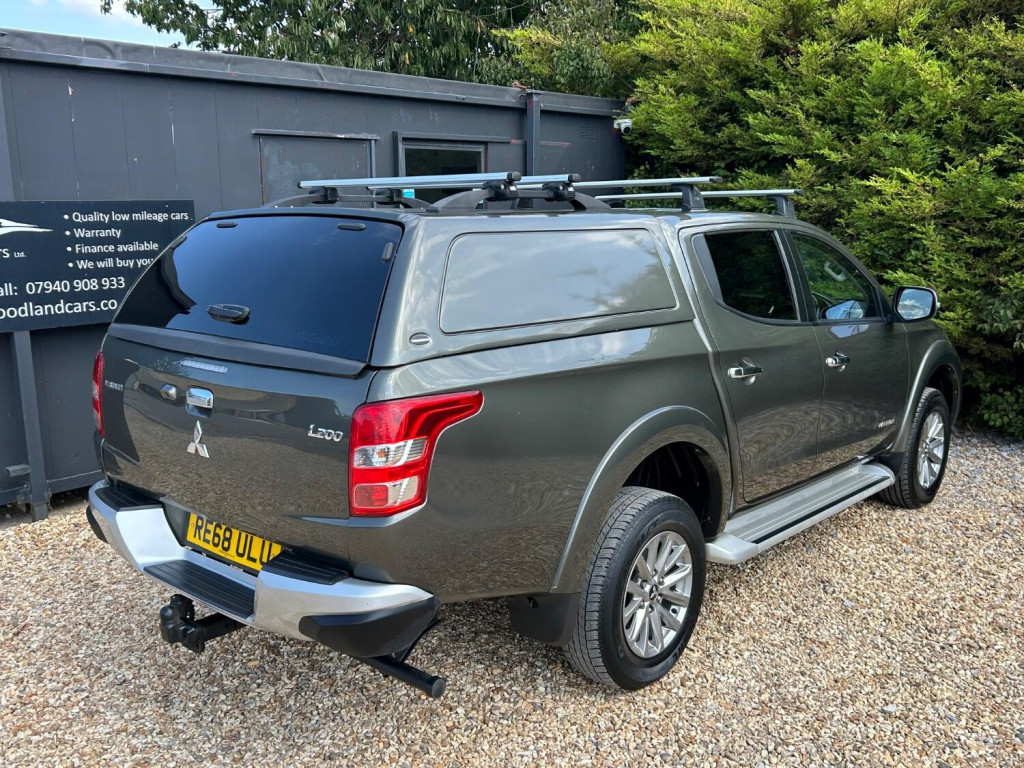 View MITSUBISHI L200 2.4 DI-D DC Warrior