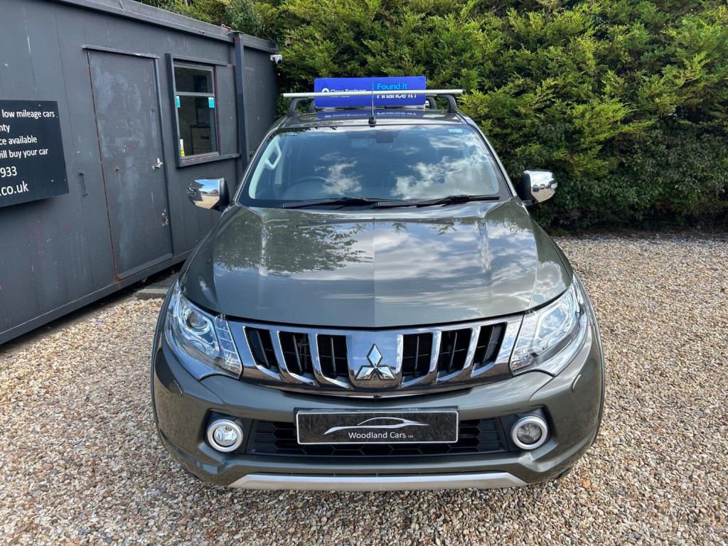 View MITSUBISHI L200 2.4 DI-D DC Warrior