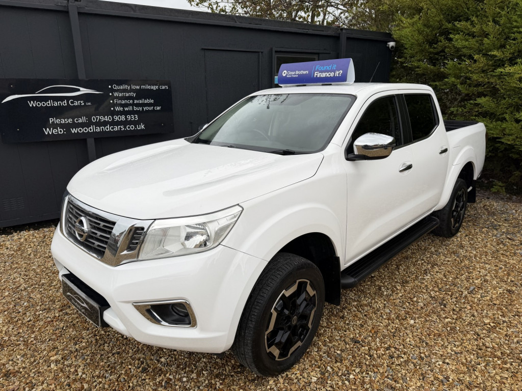 View NISSAN NAVARA 2.3 dCi N-Connecta