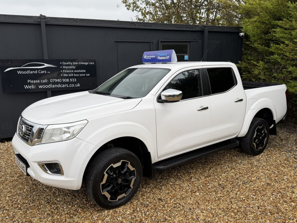 View NISSAN NAVARA 2.3 dCi N-Connecta