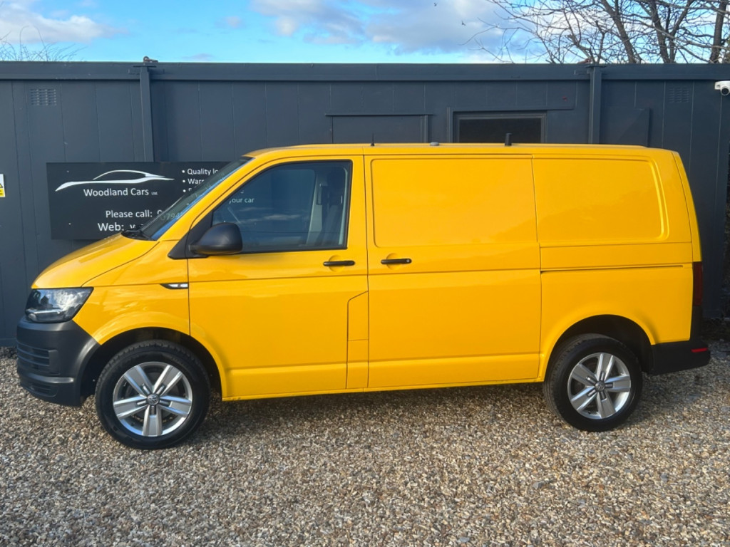 View VOLKSWAGEN TRANSPORTER T32 2.0 TDI 150 STARTLINE BMT WITH AIR CONDITIONING