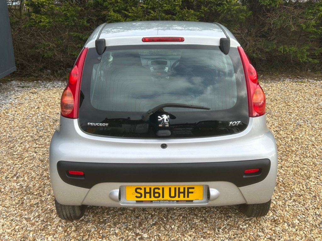 PEUGEOT 107