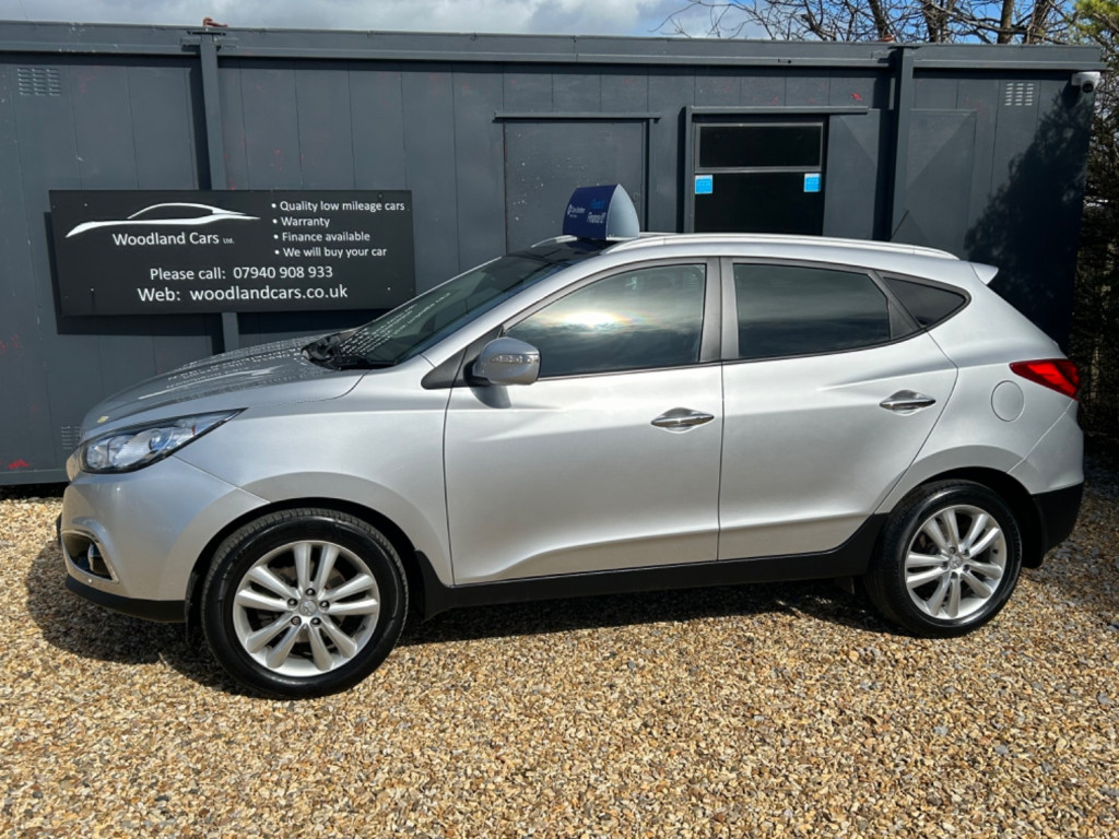View HYUNDAI IX35 CRDI PREMIUM 2.0 4X4 WITH JUST 72023 MILES