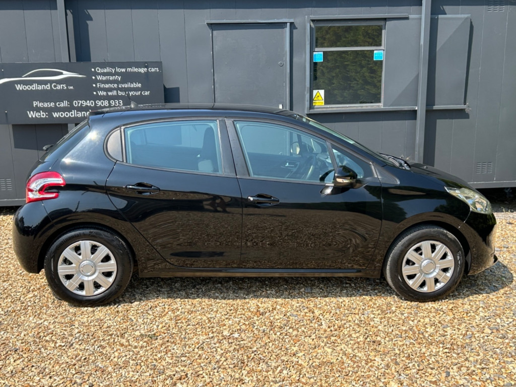 View PEUGEOT 208 1.4 HDi Access+ WITH JUST 39195 MILES