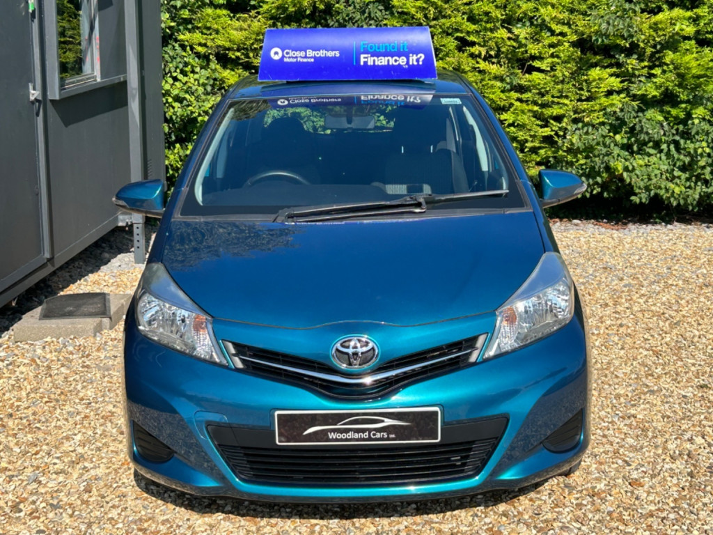 View TOYOTA YARIS 1.3 Dual VVT-i TR