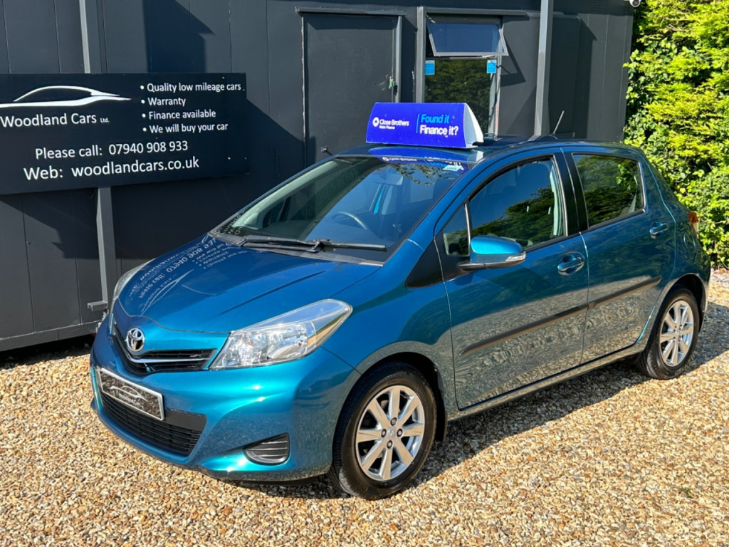 View TOYOTA YARIS 1.3 Dual VVT-i TR