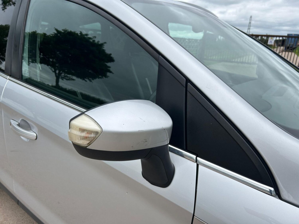 View FORD KUGA 2.0 TDCi Titanium 2WD Euro 5 5dr