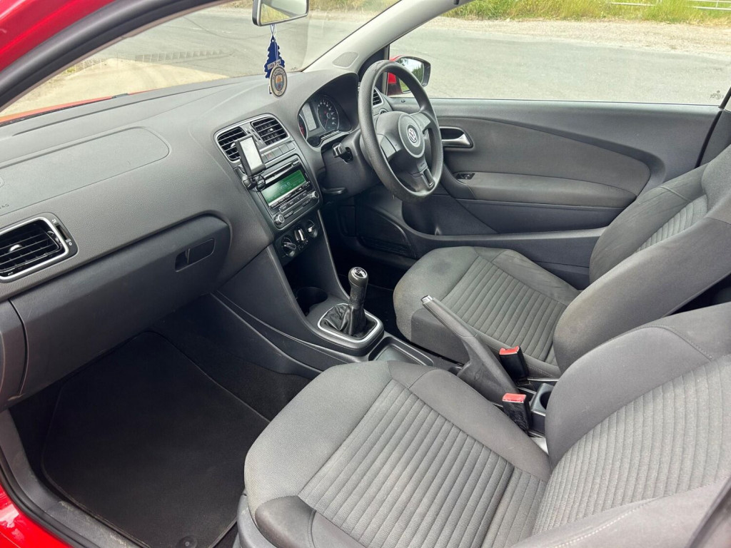 VOLKSWAGEN POLO
