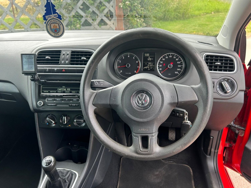 VOLKSWAGEN POLO