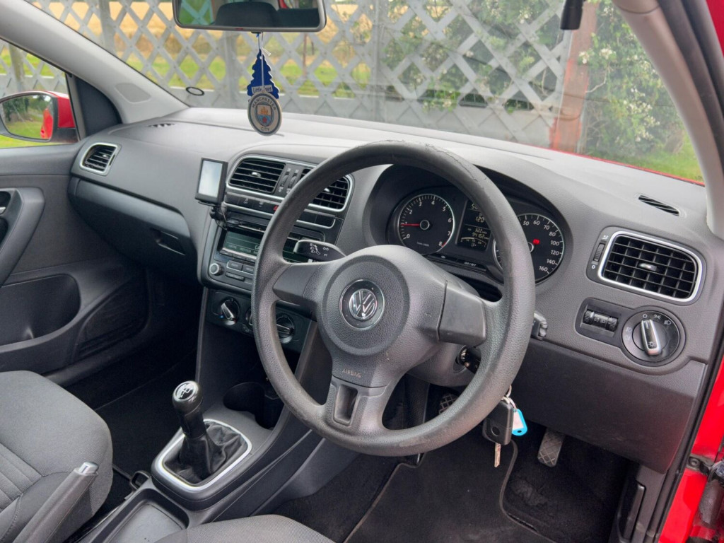 VOLKSWAGEN POLO