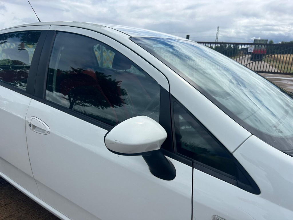 View FIAT PUNTO 1.2 Easy Manual Euro 5 5dr