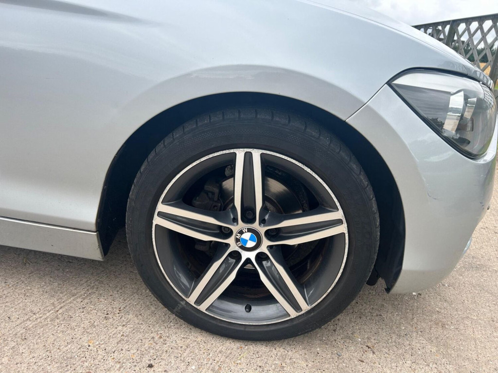 View BMW 1 SERIES 1.6 116i Sport Auto Euro 5 (s/s) 5dr