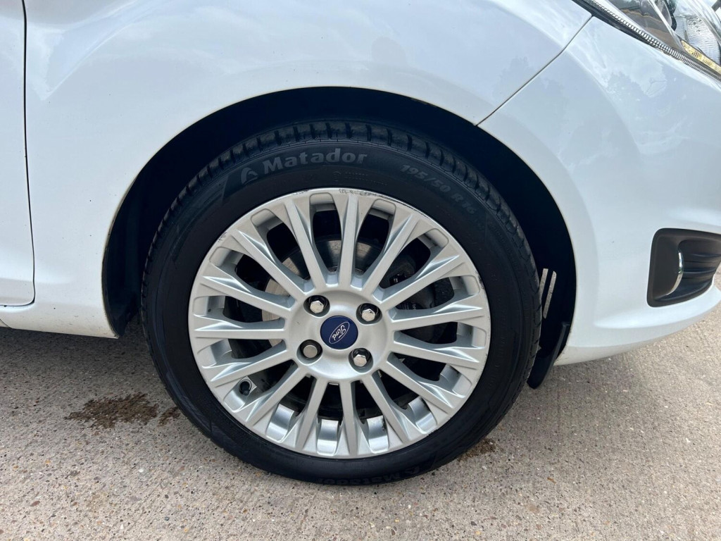 View FORD FIESTA 1.0T EcoBoost Titanium Euro 5 (s/s) 5dr