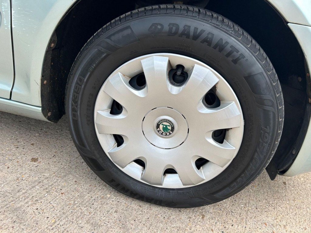 View SKODA OCTAVIA 1.4 TSI S Euro 5 5dr