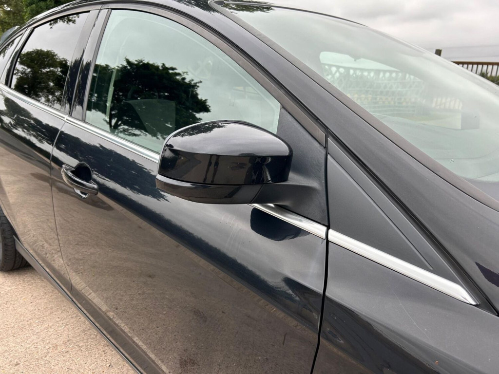 View FORD FOCUS 1.0T EcoBoost Zetec Euro 5 (s/s) 5dr