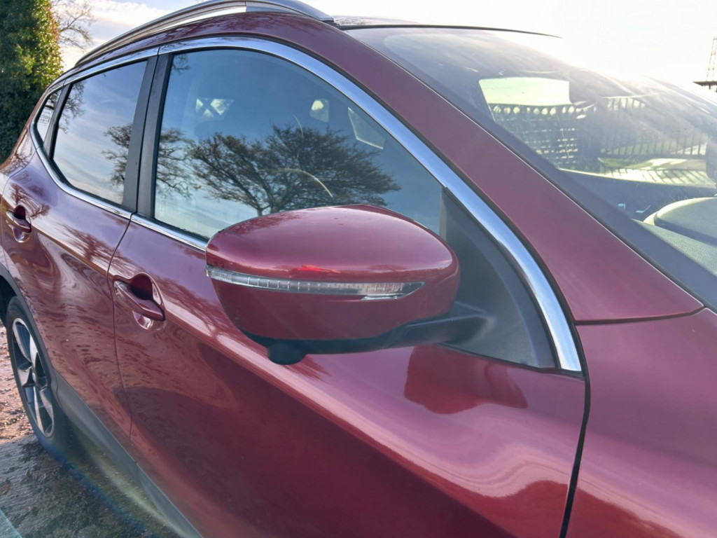 View NISSAN QASHQAI 1.2 DIG-T N-Connecta 2WD Euro 6 (s/s) 5dr