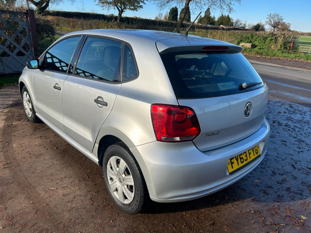 VOLKSWAGEN POLO