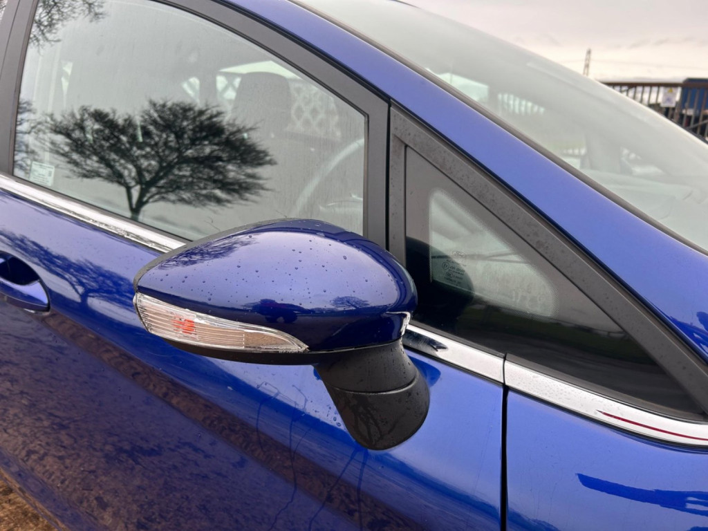 View FORD FIESTA 1.0T EcoBoost Titanium Euro 5 (s/s) 5dr