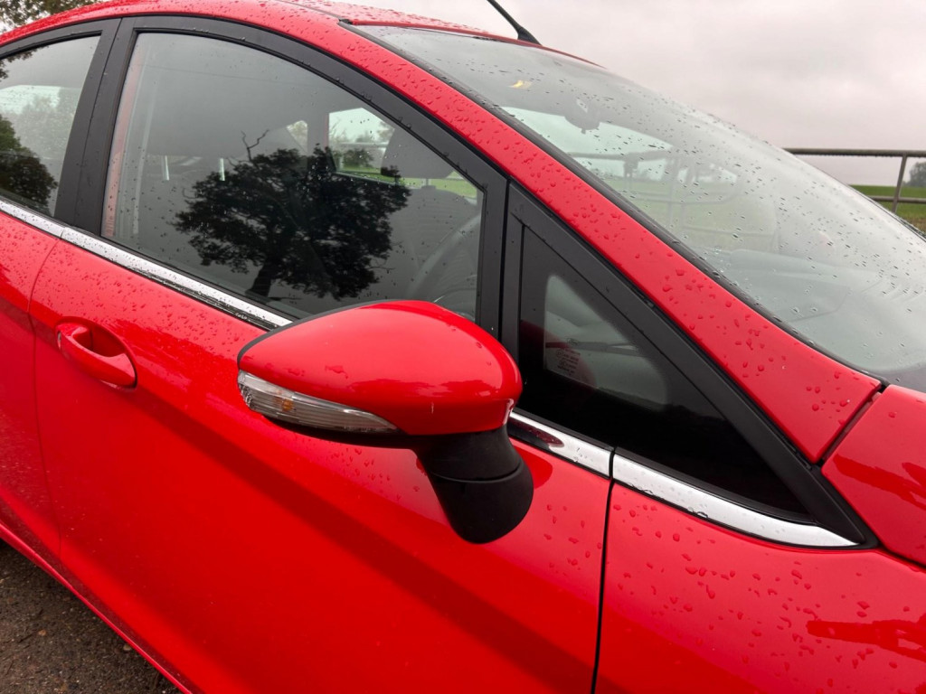 View FORD FIESTA 1.0T EcoBoost Zetec Euro 5 (s/s) 5dr