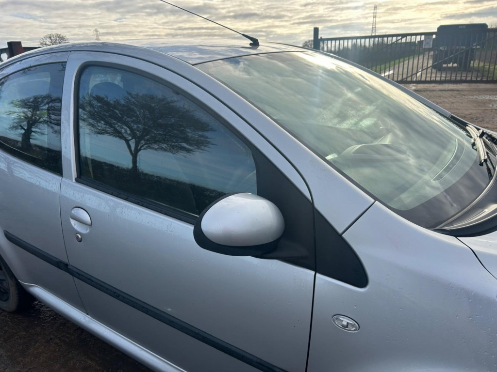 View PEUGEOT 107 1.0 12V Urban Euro 4 5dr