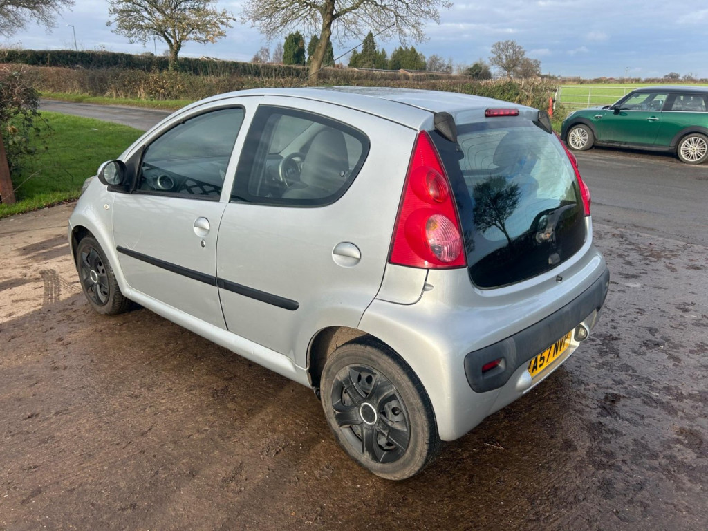 PEUGEOT 107
