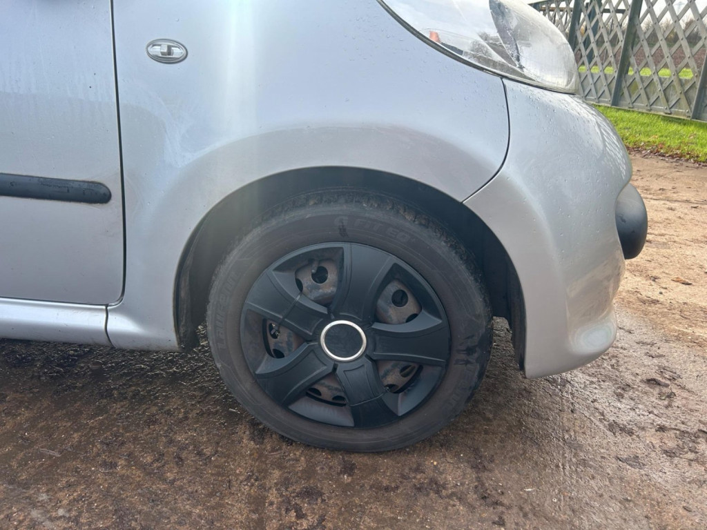 View PEUGEOT 107 1.0 12V Urban Euro 4 5dr