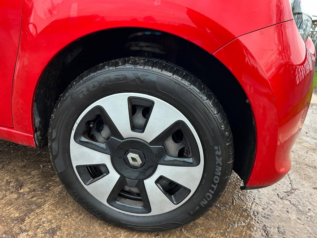 View RENAULT TWINGO 1.0 SCe Play Euro 6 5dr