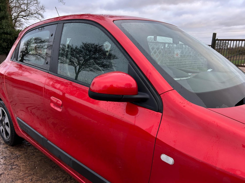 View RENAULT TWINGO 1.0 SCe Play Euro 6 5dr