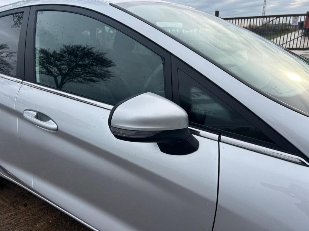 View FORD FIESTA 1.0T EcoBoost Titanium Euro 6 (s/s) 5dr