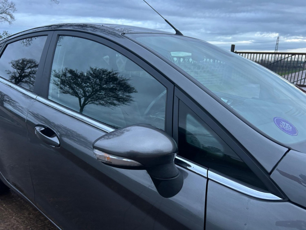 View FORD FIESTA 1.0T EcoBoost Titanium Euro 6 (s/s) 5dr