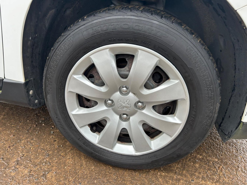 View PEUGEOT 2008 1.2 PureTech Access Euro 6 5dr (A/C)