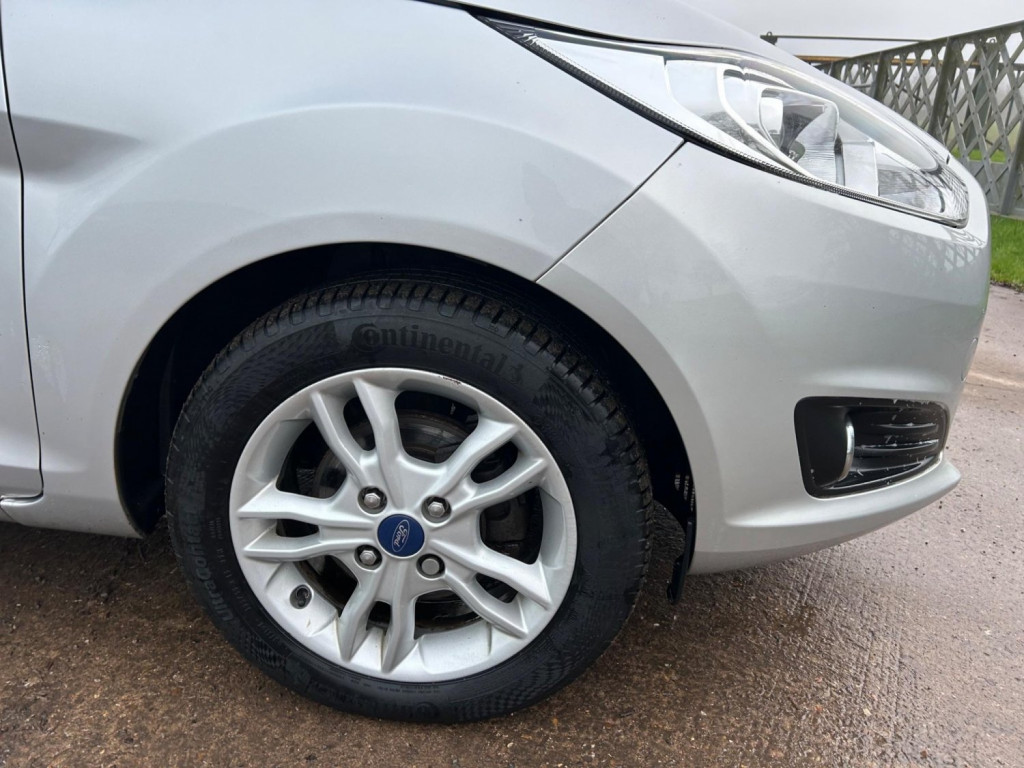 View FORD FIESTA 1.0T EcoBoost Zetec Euro 5 (s/s) 5dr