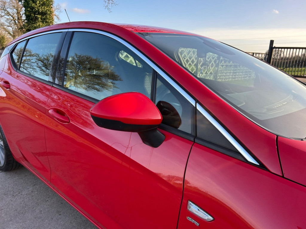 View VAUXHALL ASTRA 1.6 CDTi ecoTEC BlueInjection SRi Euro 6 5dr