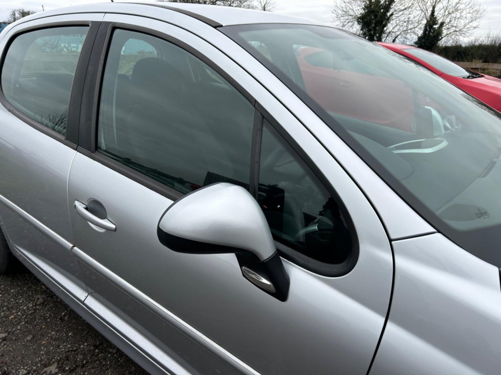 View PEUGEOT 207 1.6 HDi Active Euro 5 5dr