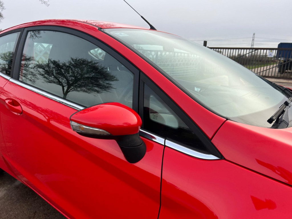 View FORD FIESTA 1.0T EcoBoost Zetec Euro 5 (s/s) 3dr