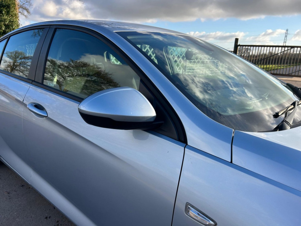 View VAUXHALL INSIGNIA 1.6 Turbo D ecoTEC Design Nav Grand Sport Euro 6 (s/s) 5dr