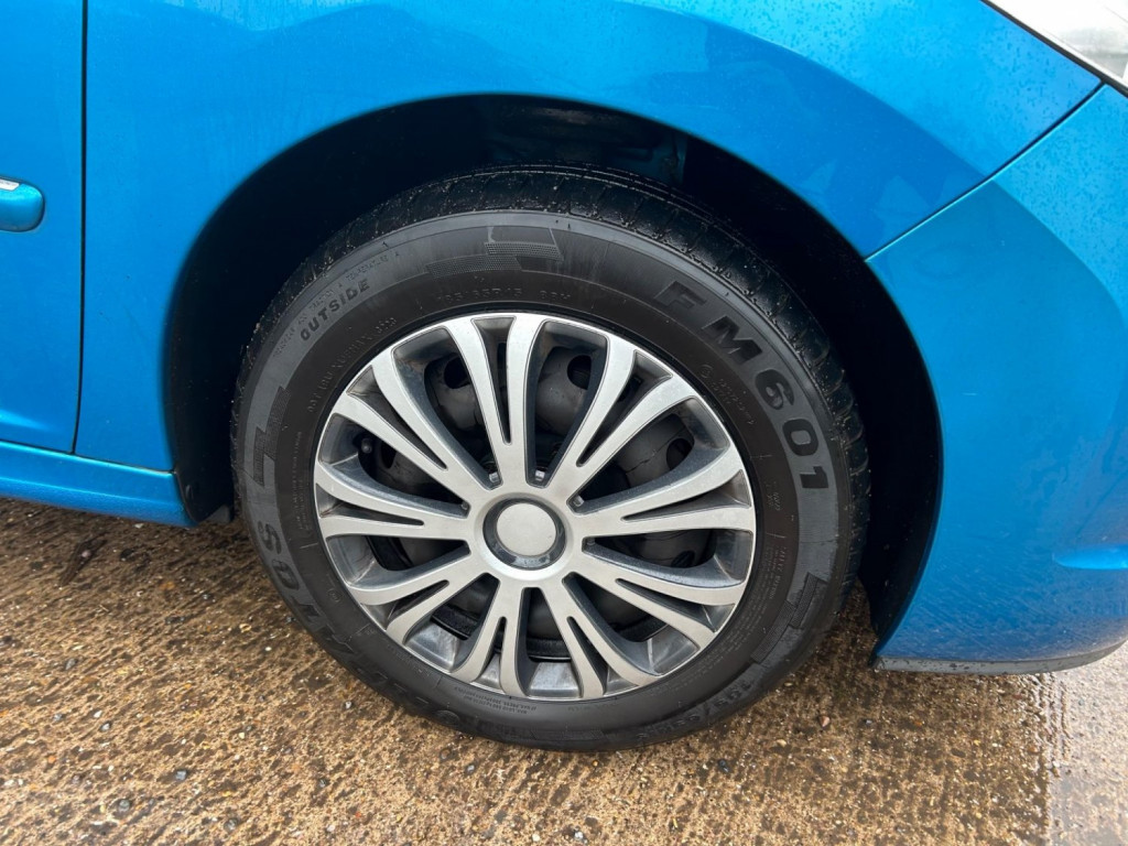 View PEUGEOT 207 1.4 HDi Active Euro 5 5dr