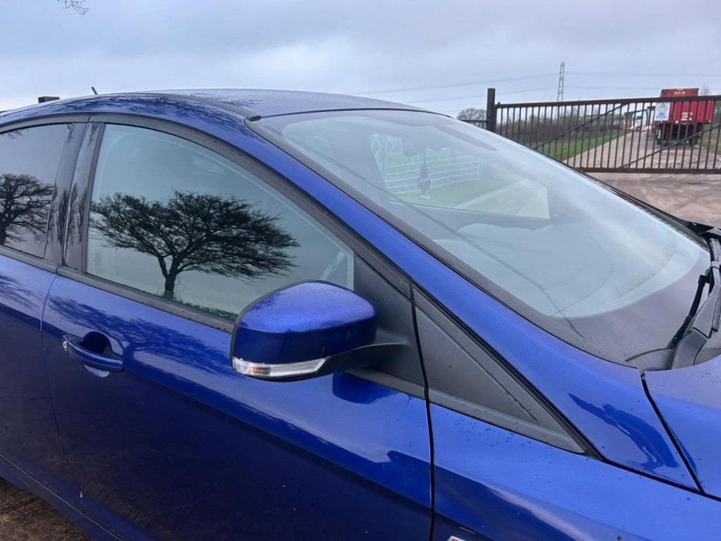 View FORD FOCUS 1.0T EcoBoost ST-Line X Euro 6 (s/s) 5dr