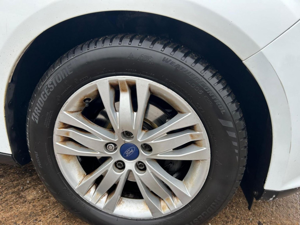 View FORD FOCUS 1.0T EcoBoost Titanium Navigator Euro 5 (s/s) 5dr