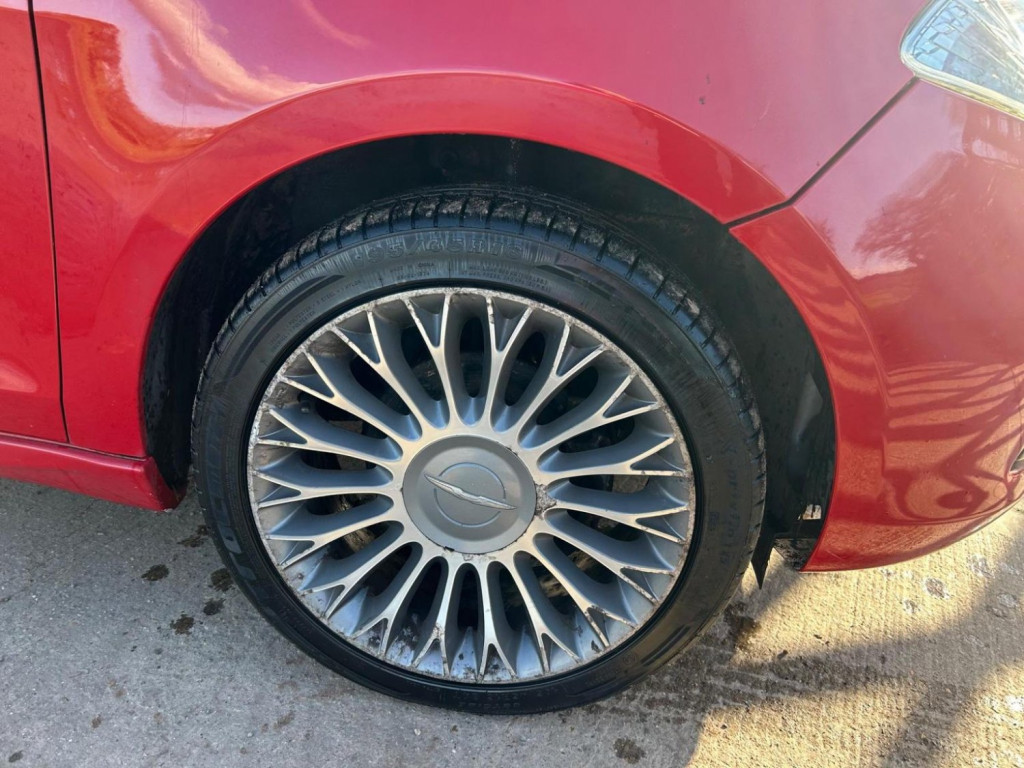 View CHRYSLER YPSILON 1.2 Black&Red Euro 5 (s/s) 5dr