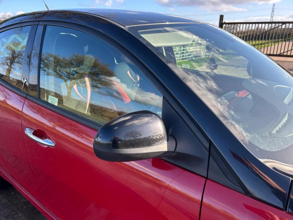 View CHRYSLER YPSILON 1.2 Black&Red Euro 5 (s/s) 5dr