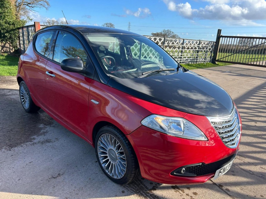 View CHRYSLER YPSILON 1.2 Black&Red Euro 5 (s/s) 5dr