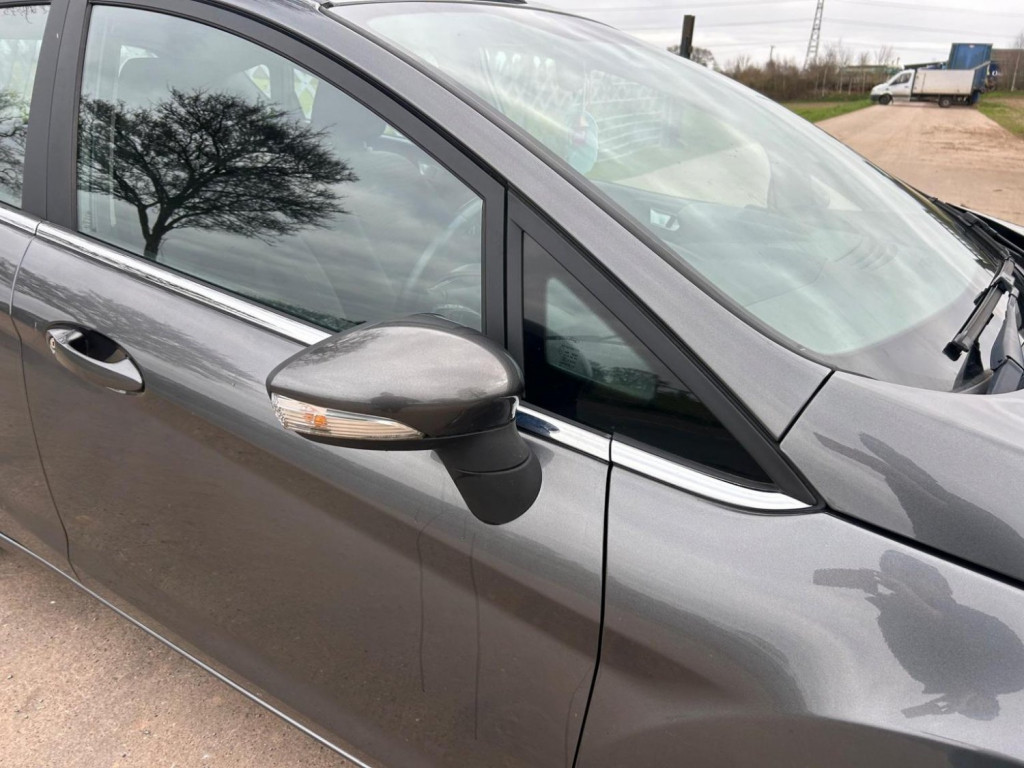 View FORD FIESTA 1.0T EcoBoost Zetec Euro 6 (s/s) 5dr